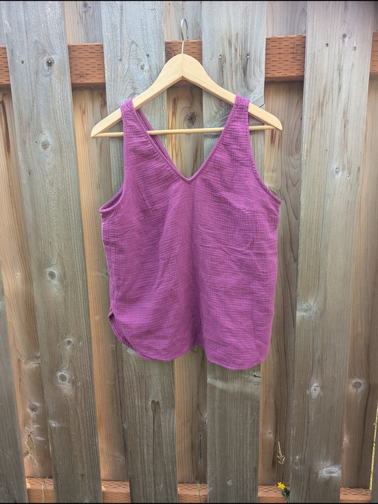 Old Navy Tops - Old Navy Magenta Textured Cotton V-Neck Tank Top